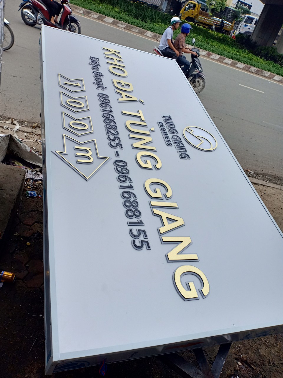 thi-cong-bien-hieu-tphcm