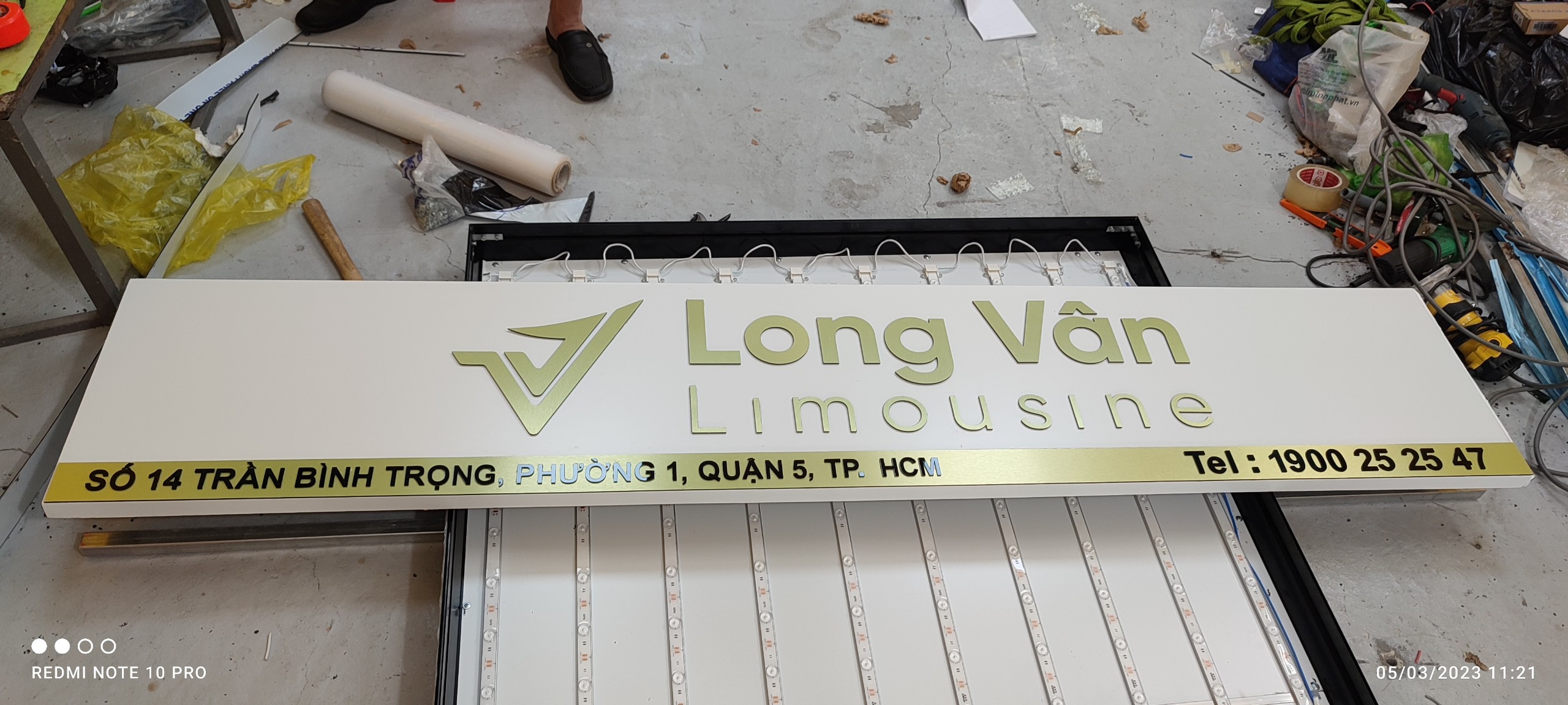 Thi công biển hiệu Decal giá rẻ Tphcm thi-cong-bien-hieu-decal-gia-re