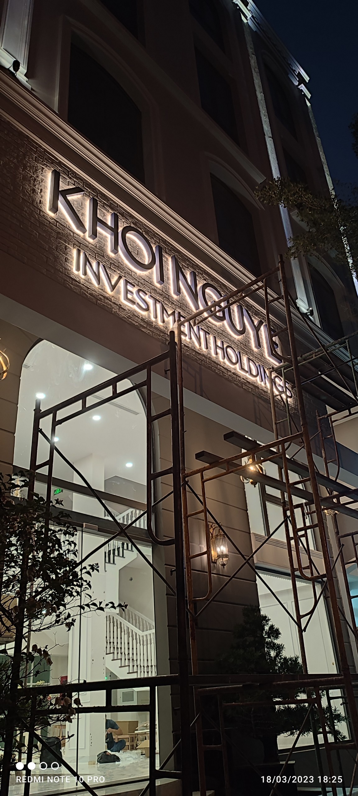 Thi công biển hiệu inox giá rẻ thi-cong-bien-hieu-inox