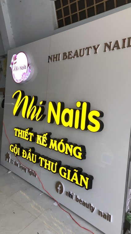 Chữ phát sáng làm bảng hiệu