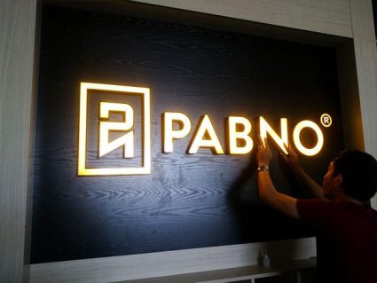 Chữ sáng mặt kèm logo