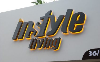 Chữ đèn led sáng chân