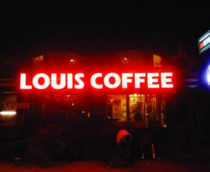 Chữ coffee sáng đèn