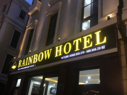 Bảng hiệu khách sạn rainbow