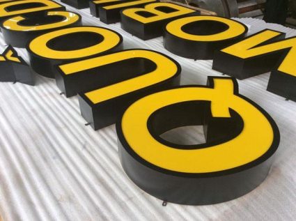 Chữ mica vàng đen