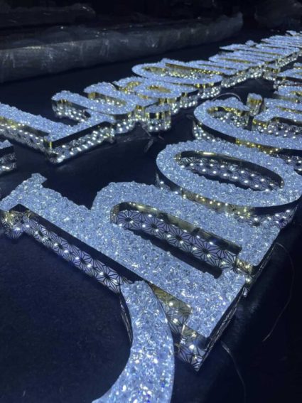 Chữ nổi acrylic giả đá