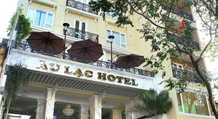 Chữ nổi màu vàng gương