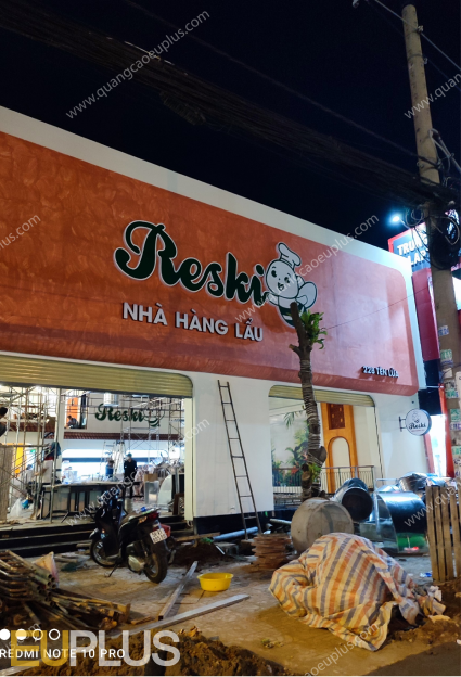 Logo mặt tiền Reski Tên Lửa