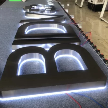 Chữ sáng chân đèn led trắng