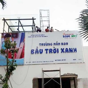 Lắp đặt bảng hiệu cho Bầu Trời Xanh