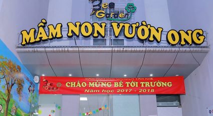 Mẫu chữ nổi màu vàng cho trường mầm non