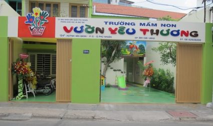 Bảng trường mầm non Alu chữ nổi