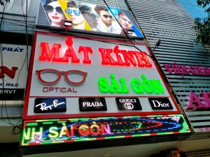 Bảng hiệu đèn led cho cửa hàng mắt kính