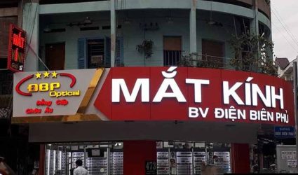 làm bảng hiệu mắt kính