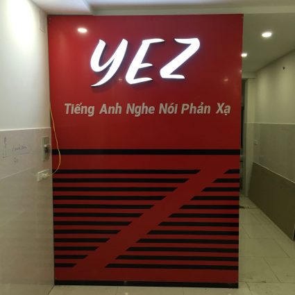 Logo bảng hiệu tiếng Anh YEZ