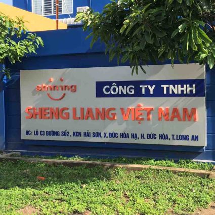 Bảng hiệu cty nền trắng chữ cam