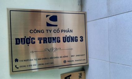 Biển inox ăn mòn