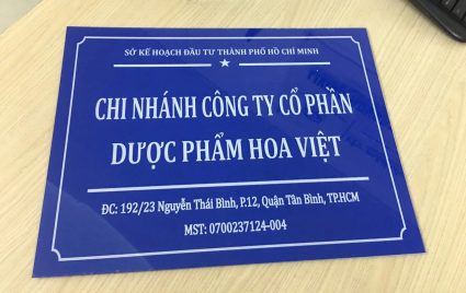 Biển mica dán decal