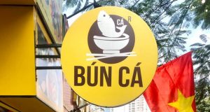 Biển vẫy quán bún cá
