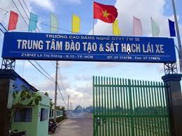 Bảng hiệu trung tâm dạy lái xe