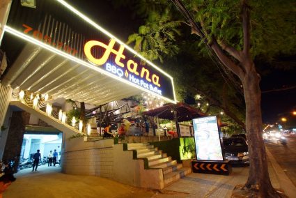 Bảng hiệu nhà hàng lẩu Hana