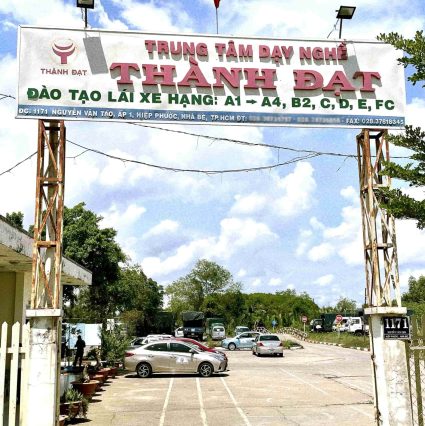 Biển hiệu trung tâm dạy nghề