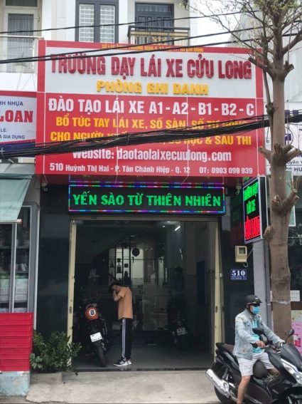 Bảng hiệu trung tâm dạy lái xe