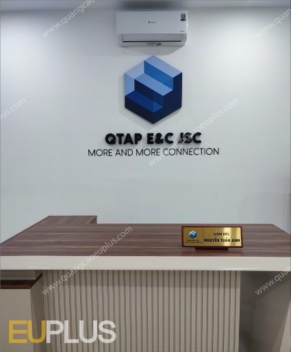 Logo văn phòng bằng Inox