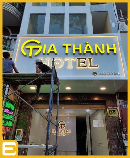 Bảng hiệu khách sạn Gia Thành