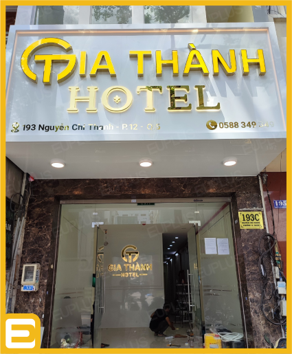 Bảng hiệu hotel Gia Thành