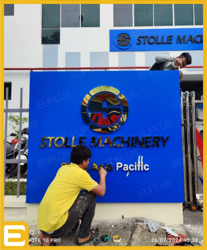 Thi công bảng hiệu chữ nổi INOX