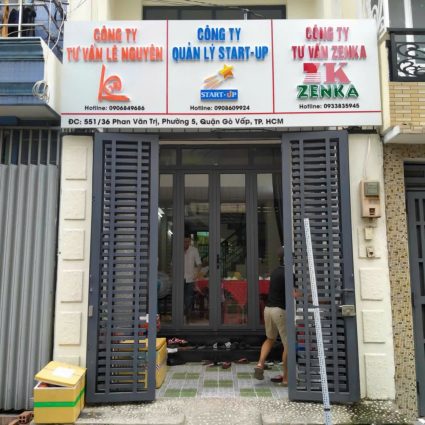 Bảng hiệu mica sang trọng