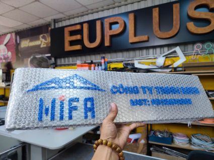 Bảng hiệu mica