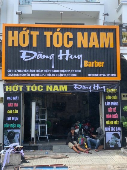 Bảng hiệu tôn tiệm tóc