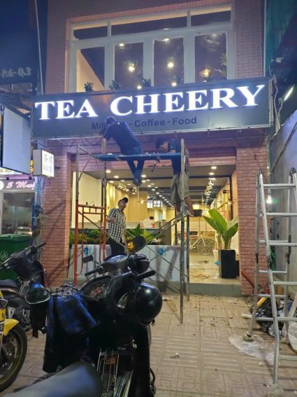 Làm bảng hiệu đẹp sang trọng