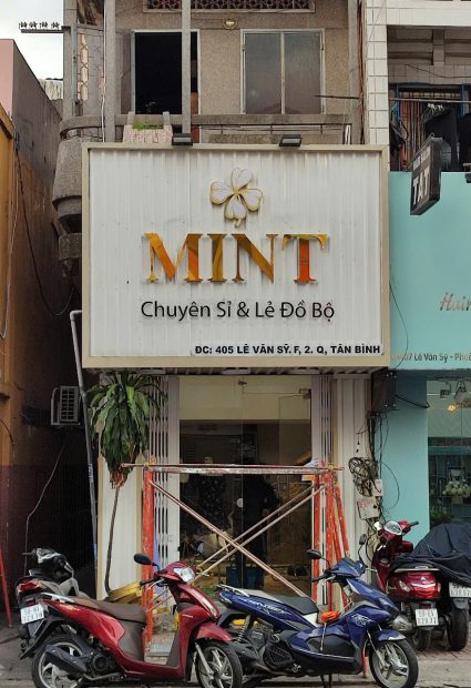 bảng hiệu shop quần áo