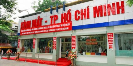 Bảng hiệu kính sang trọng