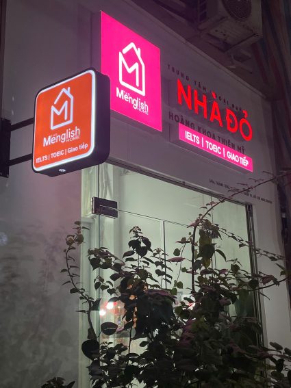 Bảng hiệu trung tâm anh ngữ