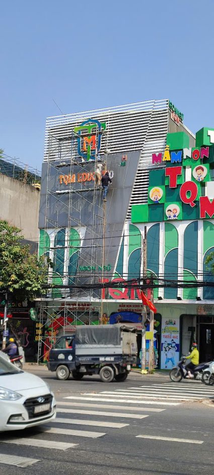 Bảng hiệu trung tâm anh ngữ