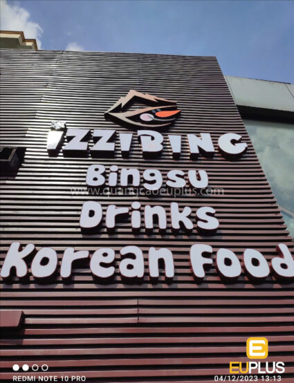 Bảng hiệu chữ nổi