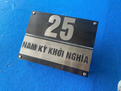 Thiết kế bảng tên