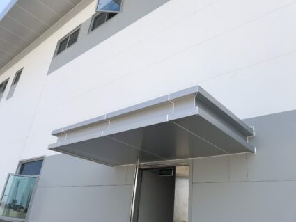 Thi công mái sảnh nhà máy