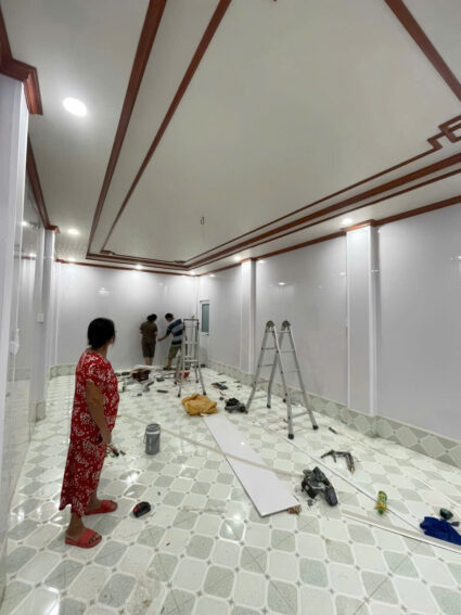 Thi công tấm ngăn ốp tường