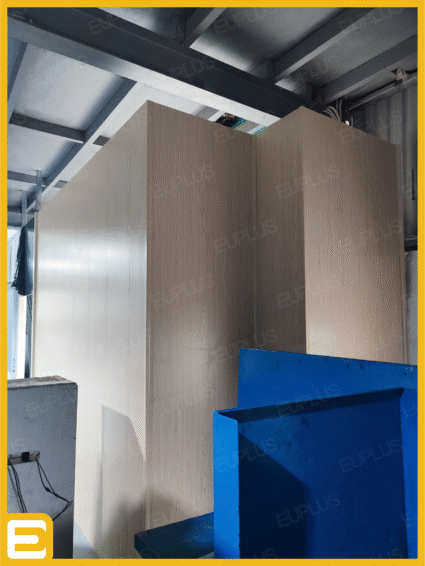 Vách ngăn logo sang trọng