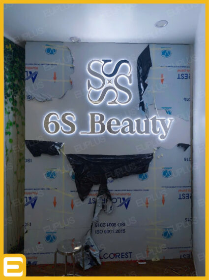 Vách logo chuyên nghiệp