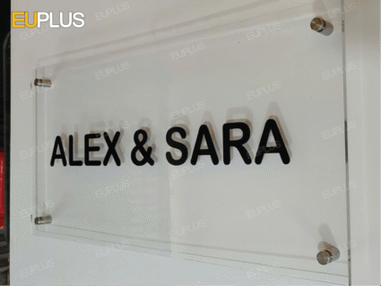 Bảng hiệu mica ốc kính