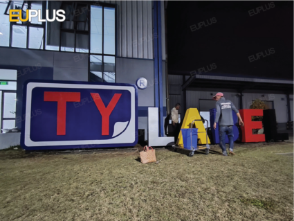 bảng hiệu logo inox