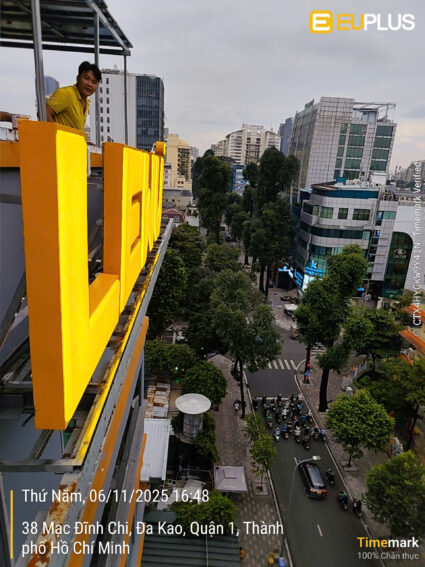 thi công logo công ty