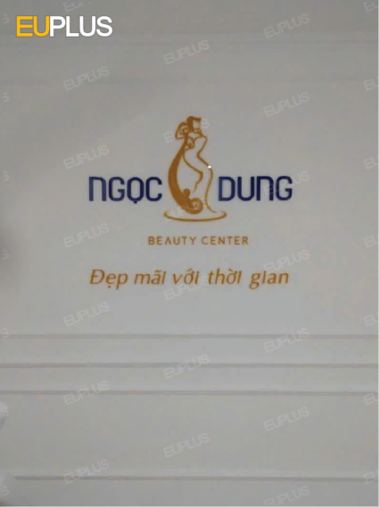 Lắp đặt logo chữ nổi